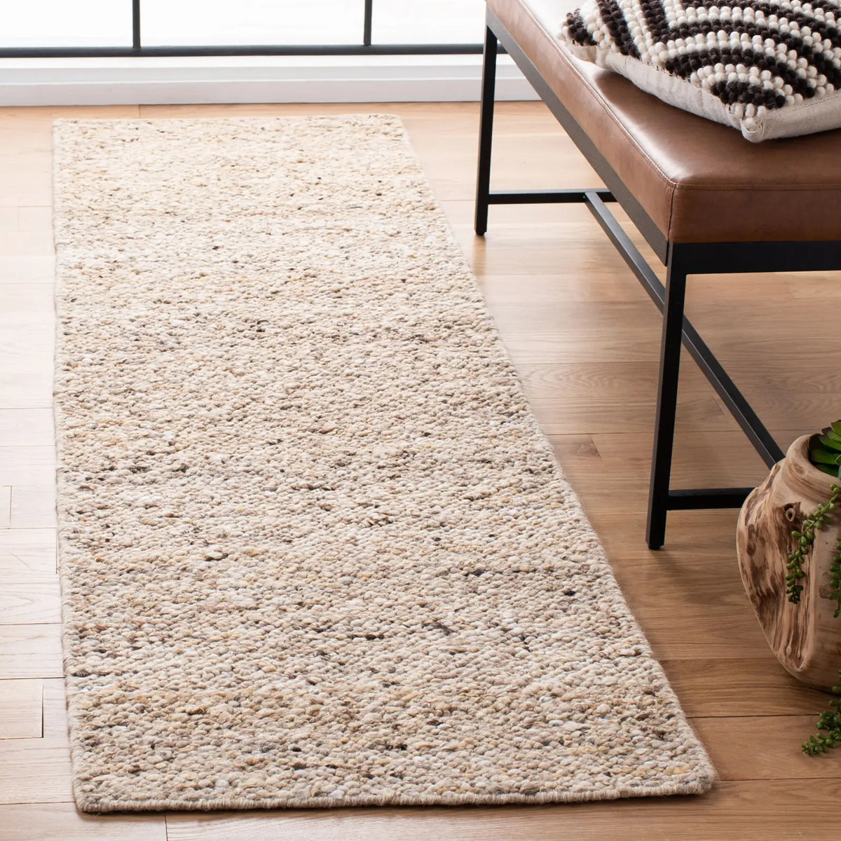 Safavieh Natura 2'-3" x 8'-0" Rug in Beige