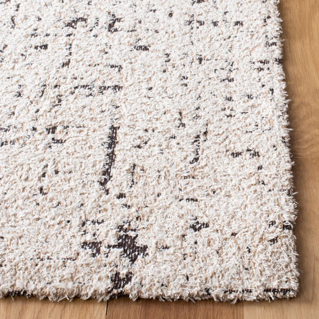 Safavieh Classic Vintage 4'-0" x 6'-0" Rug in Natural / Ivory