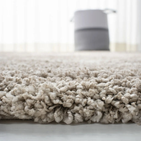 Safavieh Hudson Shag 5'-3" x 7'-6" Rug in Beige / Ivory