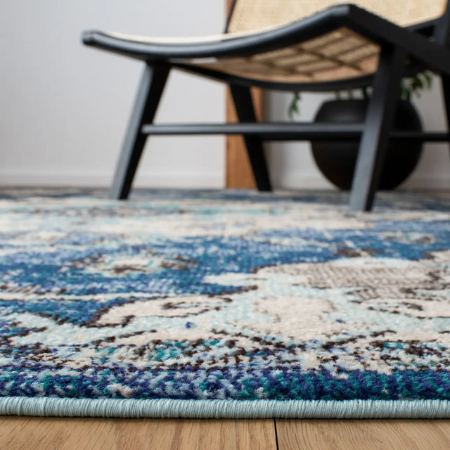 Safavieh Madison 4'-0" x 6'-0" Rug in Navy / Ivory