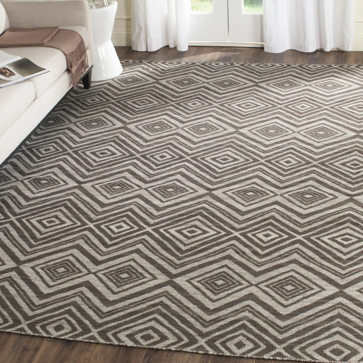 Safavieh Kilim 8'-0" x 10'-0" Rug in Grey / Light Grey