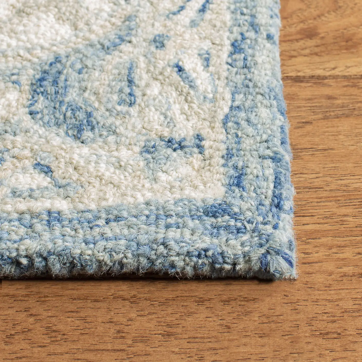 Safavieh Micro-Loop 4'-0" x 6'-0" Rug in Blue / Ivory