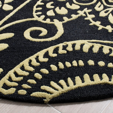 Safavieh Soho 6'-0" x 6'-0" Rug in Black / Green