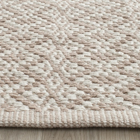 Safavieh Montauk 2'-3" x 11'-0" Rug in Ivory / Beige