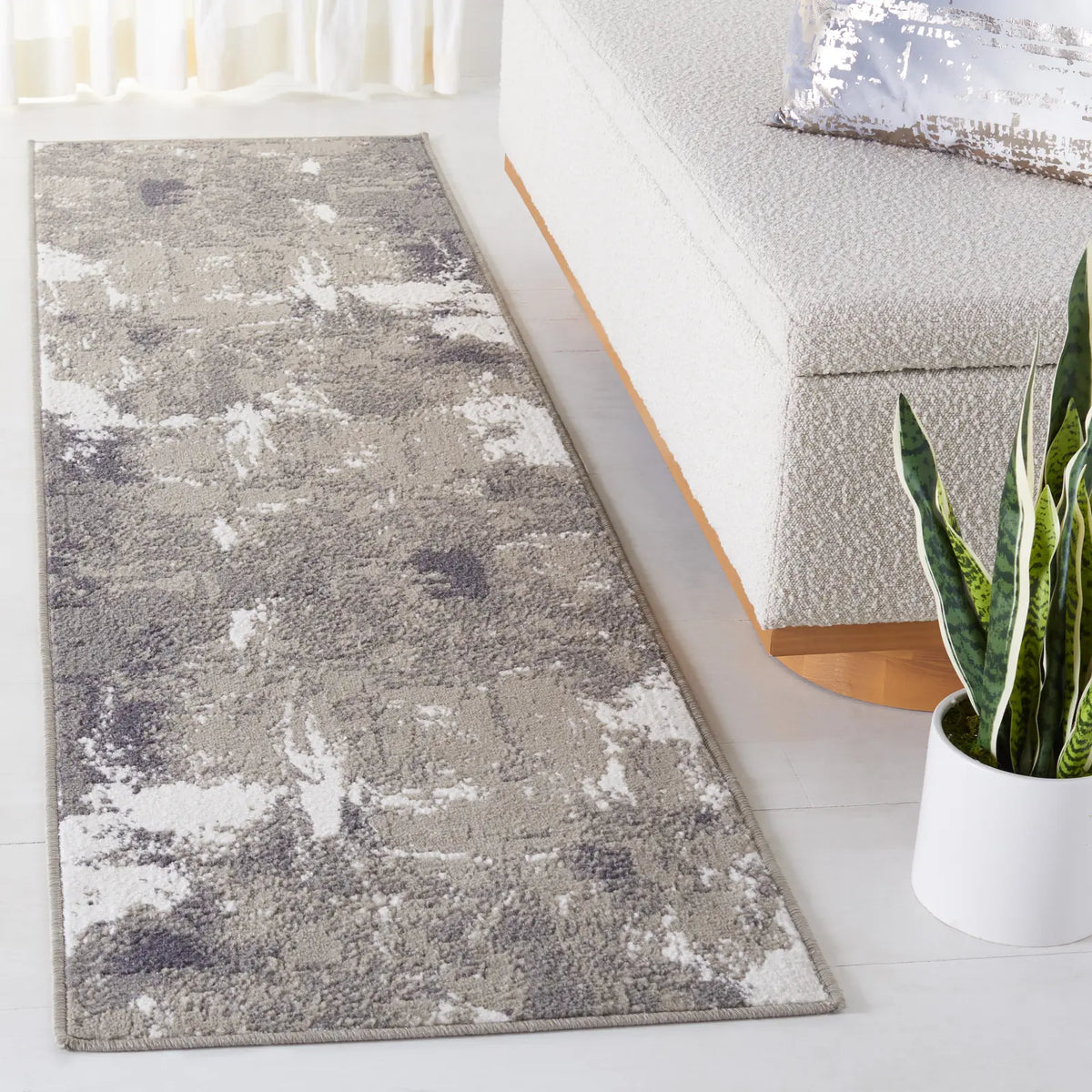 Safavieh Pyramid 2'-2" x 8'-0" Rug in Ivory Grey / Charcoal