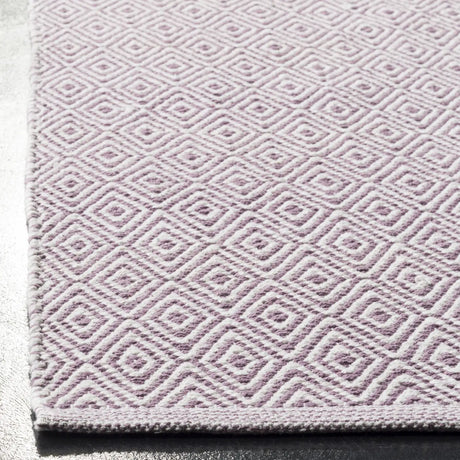 Safavieh Montauk 4'-0" x 6'-0" Rug in Ivory / Purple