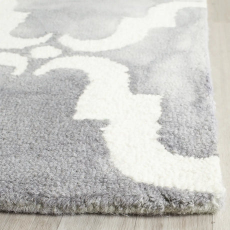 Safavieh Dip Dye 6'-0" x 9'-0" Rug in Grey / Ivory