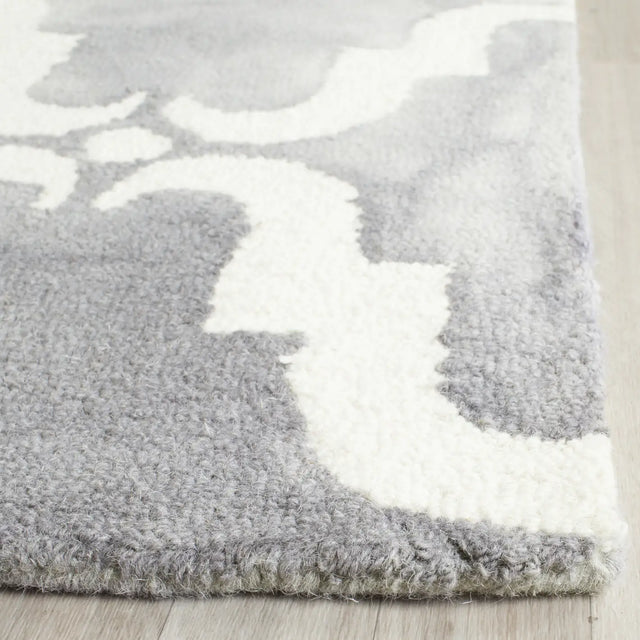 Safavieh Dip Dye 6'-0" x 9'-0" Rug in Grey / Ivory
