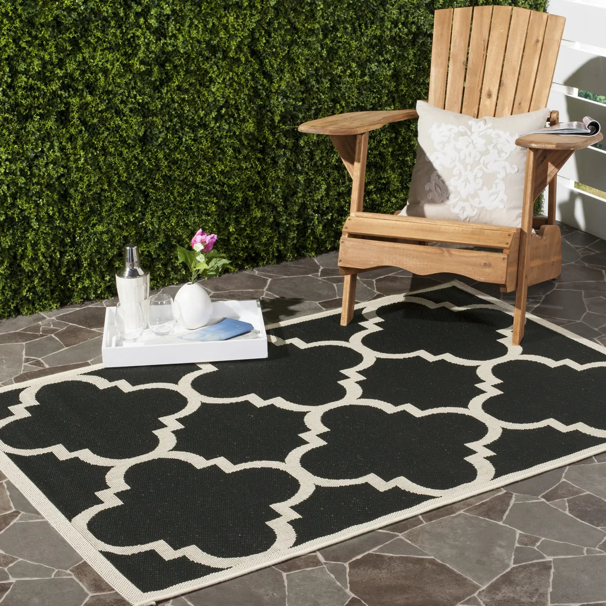 Safavieh Courtyard 2'-7" x 5'-0" Rug in Black / Beige