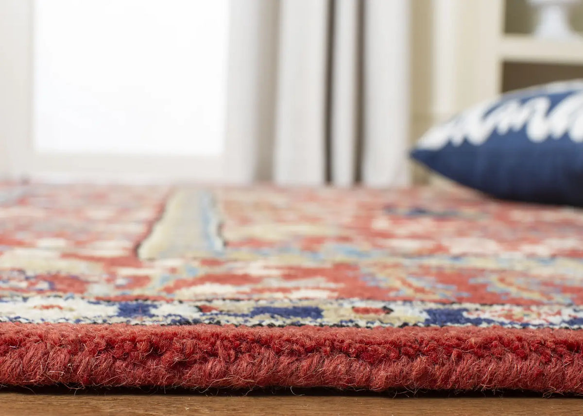 Safavieh Antiquity 4'-0" x 6'-0" Rug in Red / Multi