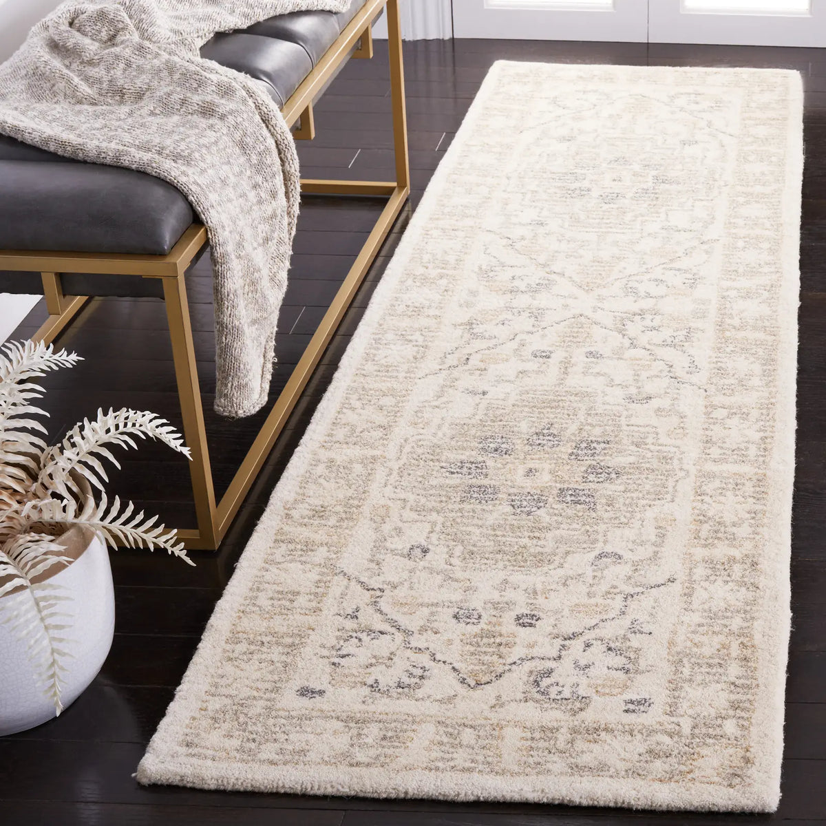 Safavieh Metro 2'-3" x 8'-0" Rug in Ivory / Beige