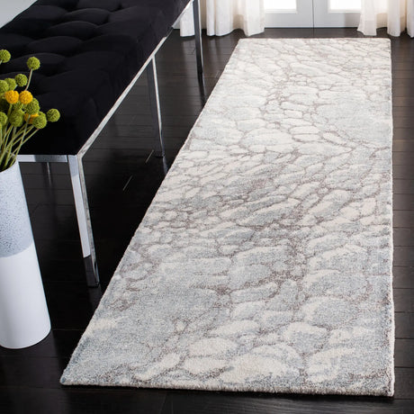 Safavieh Restoration Vintage 2'-3" x 8'-0" Rug in Grey / Ivory