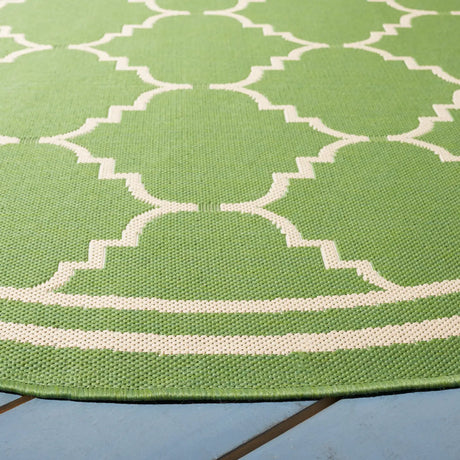 Safavieh Courtyard 6'-7" x 6'-7" Rug in Green / Beige