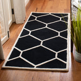 Safavieh Cambridge 2'-6" x 6'-0" Rug in Black / Ivory
