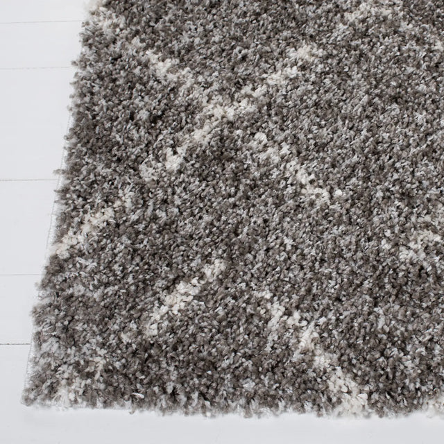 Safavieh Arizona Shag 4'-0" x 6'-0" Rug in Brown / Ivory
