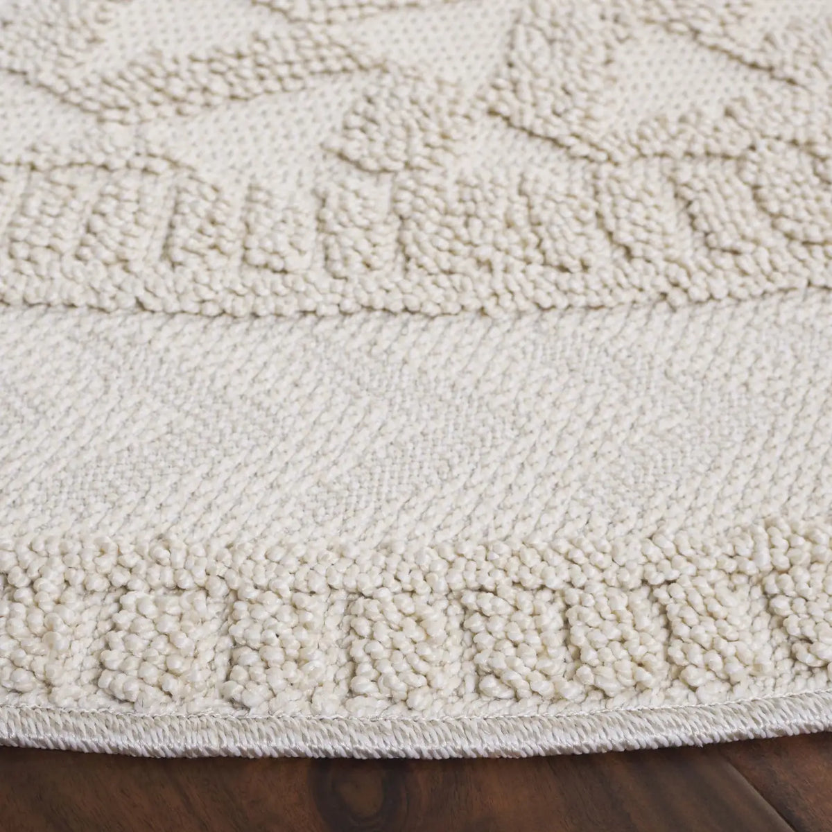 Safavieh Paros 6'-7" x 6'-7" Rug in Ivory