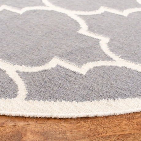 Safavieh Dhurries 6'-0" x 6'-0" Rug in Grey / Ivory