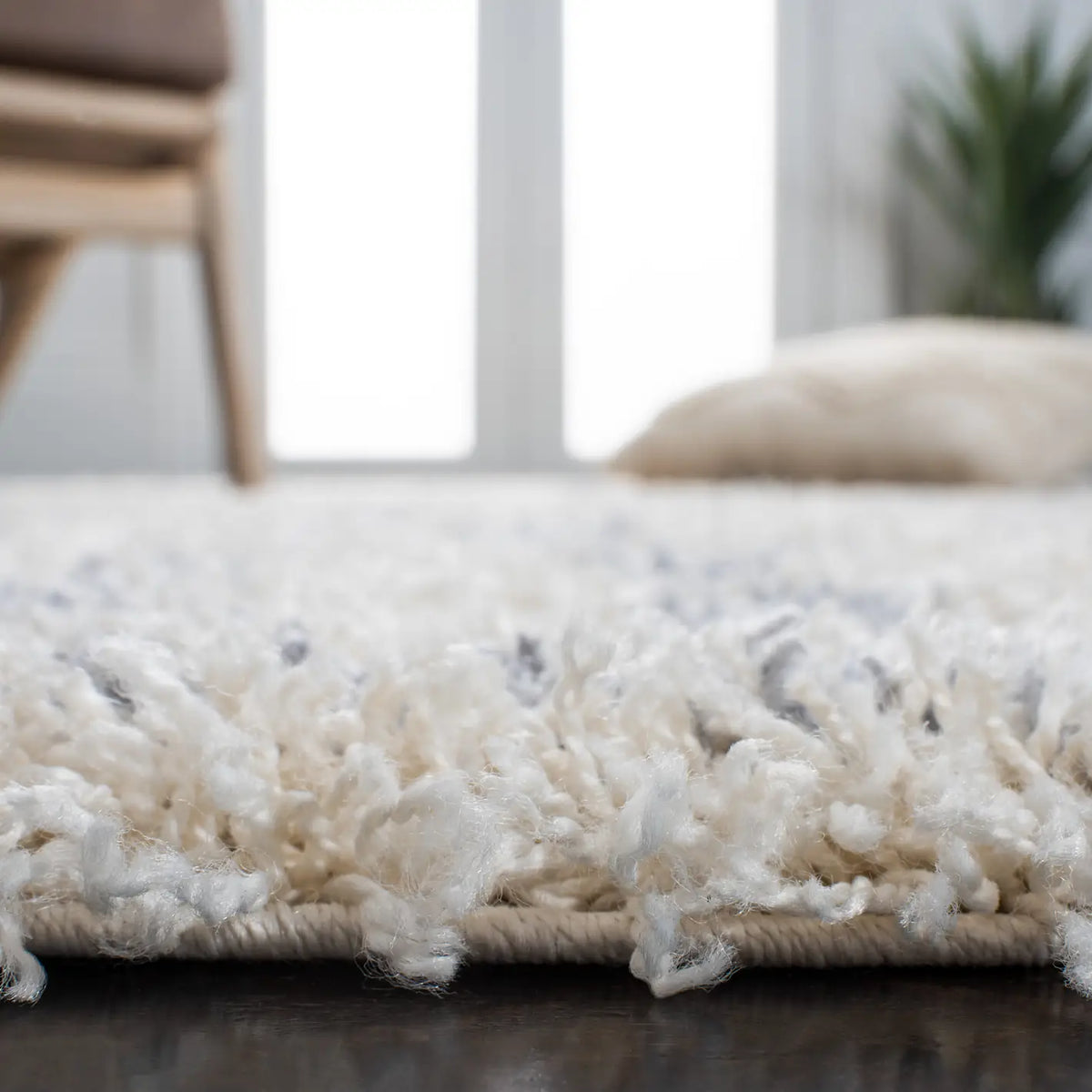 Safavieh Venus Shag 600 4'-0" x 6'-0" Rug in Ivory / Grey