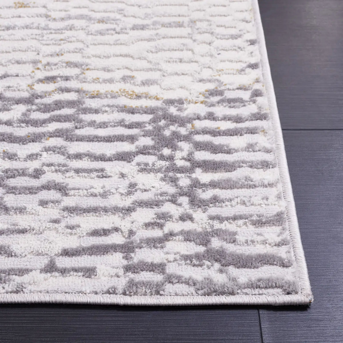 Safavieh Palma 4'-0" x 6'-0" Rug in Beige / Light Grey