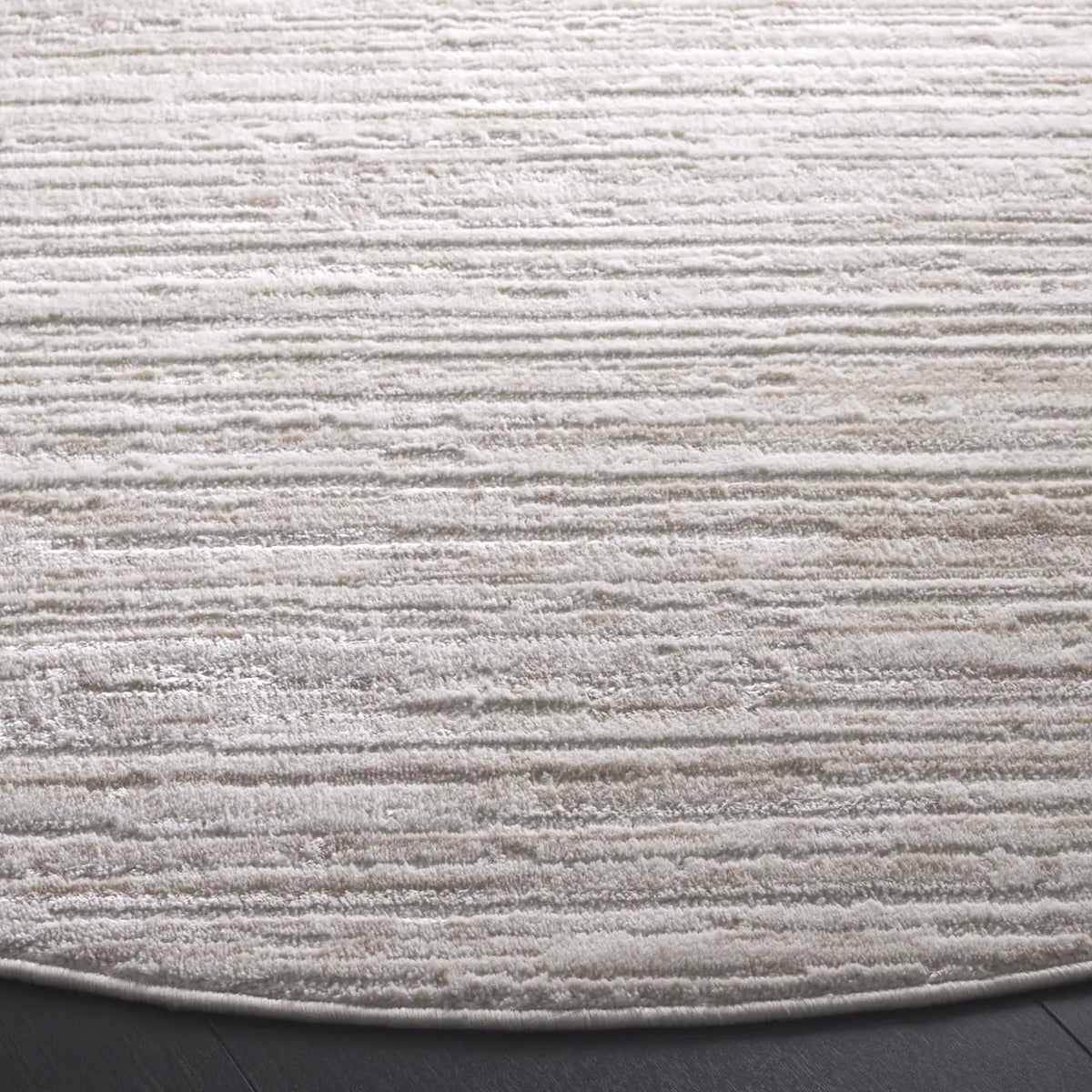Safavieh Hanna 6'-7" x 6'-7" Rug in Ivory / Beige
