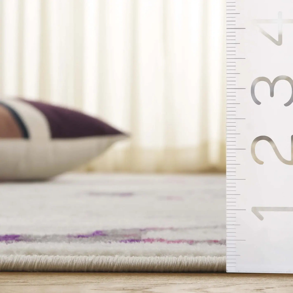 Safavieh Skyler 5'-1" x 7'-6" Rug in Ivory / Pink
