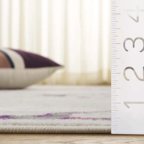 Safavieh Skyler 5'-1" x 7'-6" Rug in Ivory / Pink