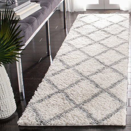 Safavieh Parma Shag 2'-3" x 11'-0" Rug in Cream / Grey