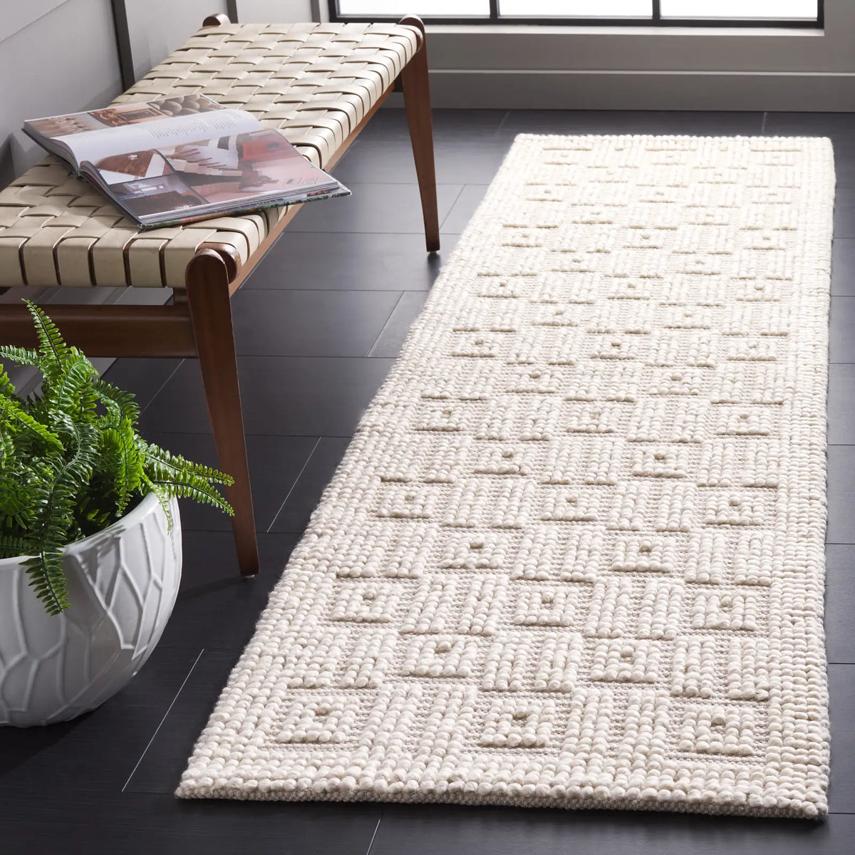 Safavieh Natura 2'-3" x 8'-0" Rug in Ivory