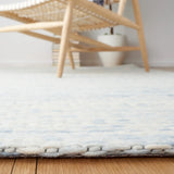 Safavieh Marbella 4'-0" x 6'-0" Rug in Blue / Ivory