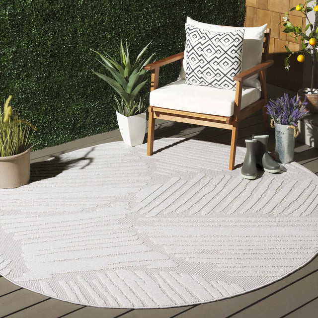 Safavieh Global 6'-7" x 6'-7" Rug in Light Beige / Ivory