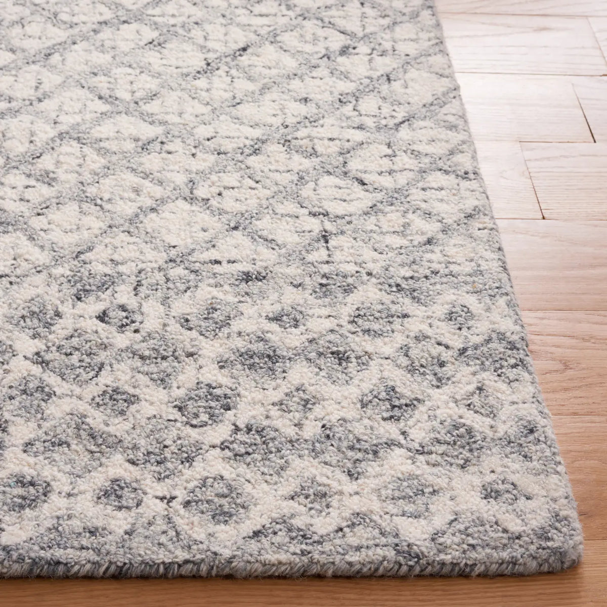 Safavieh Abstract 4'-0" x 6'-0" Rug in Grey / Ivory