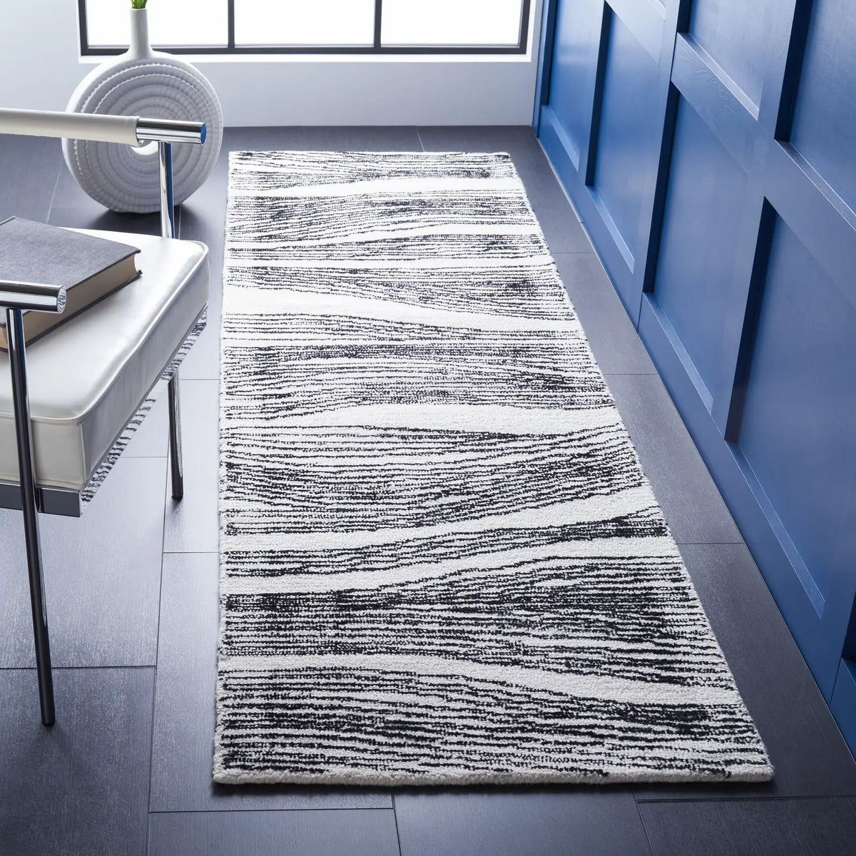 Safavieh Metro 2'-3" x 8'-0" Rug in Ivory / Black