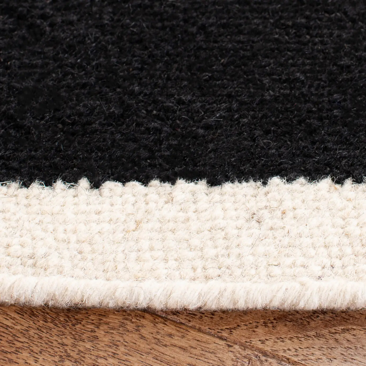 Safavieh Dhurries 6'-0" x 6'-0" Rug in Black / Ivory