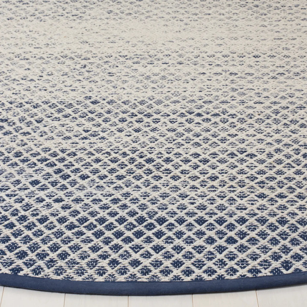Safavieh Montauk 6'-0" x 6'-0" Rug in Navy / Ivory