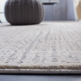 Safavieh Meadow 4'-0" x 6'-0" Rug in Ivory / Grey