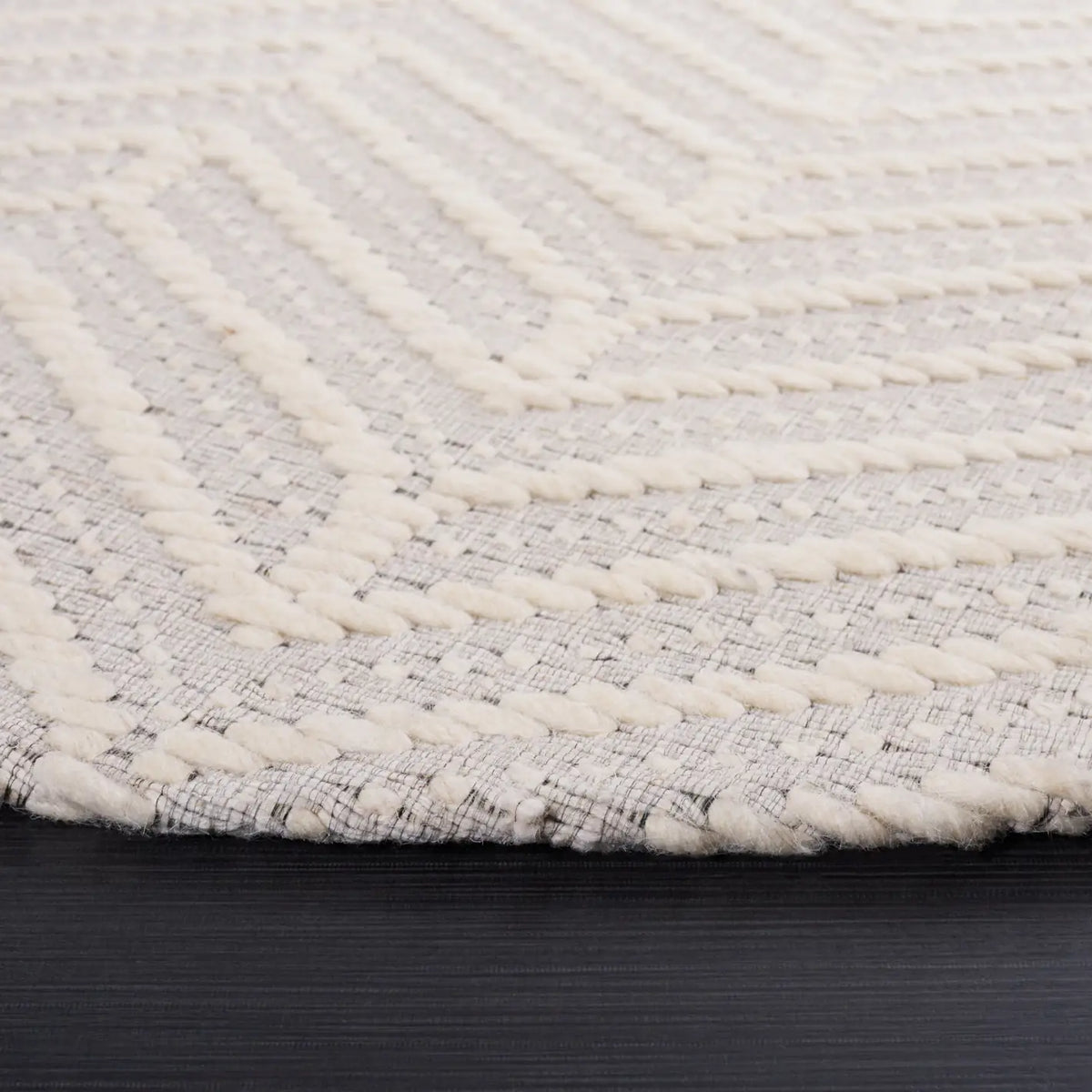 Safavieh Marbella 6'-0" x 6'-0" Rug in Ivory / Beige