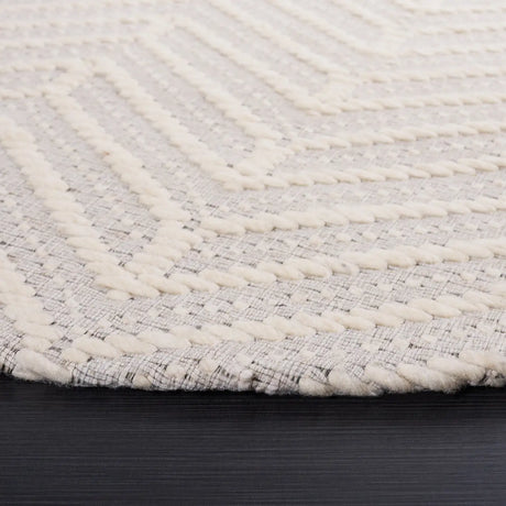 Safavieh Marbella 6'-0" x 6'-0" Rug in Ivory / Beige
