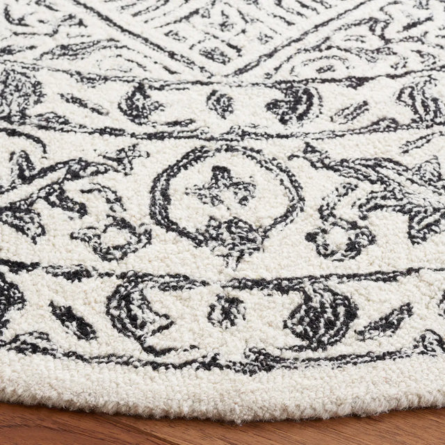 Safavieh Dip Dye 7'-0" x 7'-0" Rug in Ivory / Black