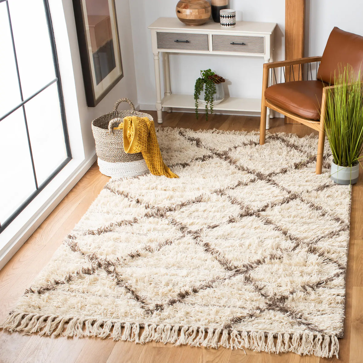 Safavieh Casablanca 4'-0" x 6'-0" Rug in Ivory / Taupe