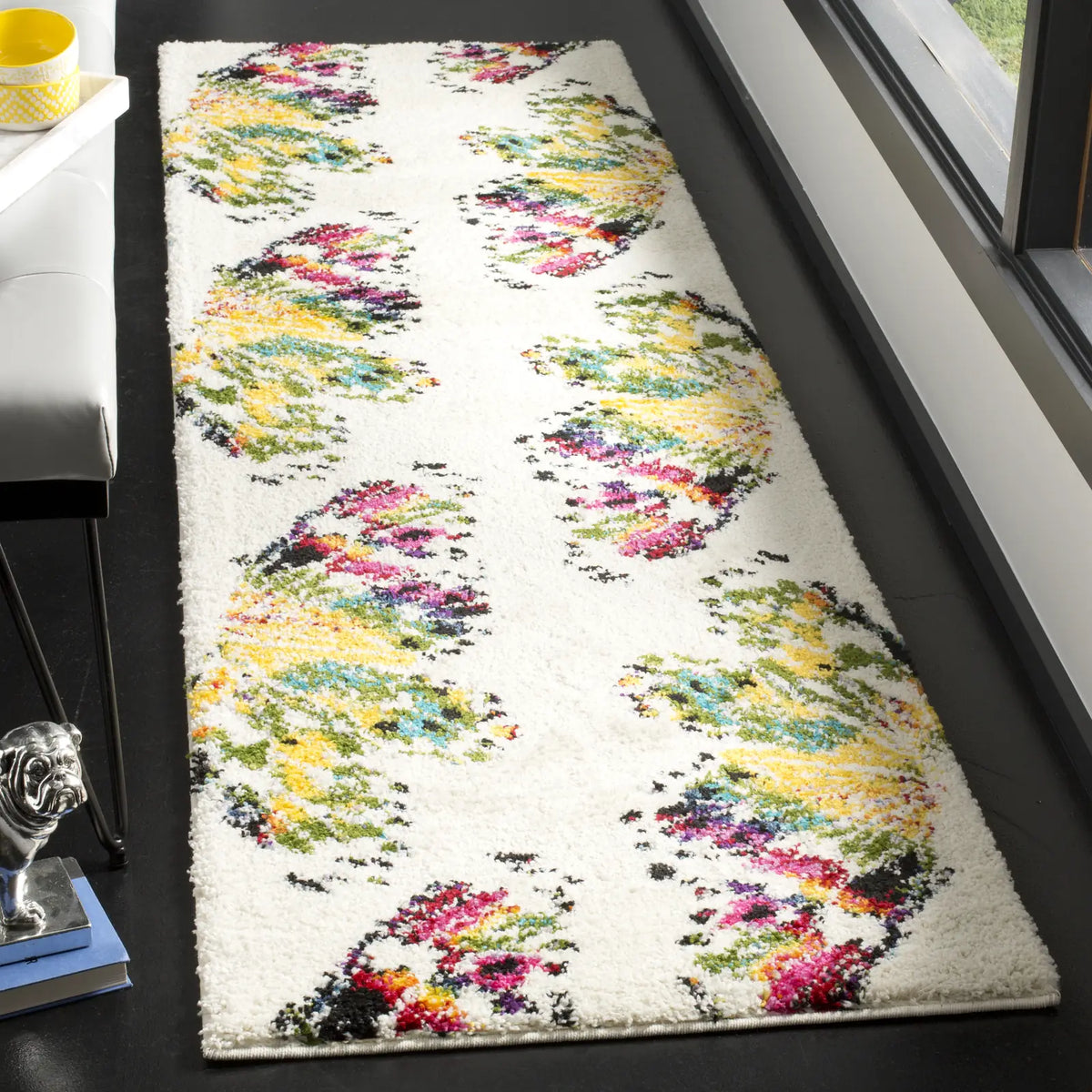 Safavieh Fiesta Shag 2'-3" x 8'-0" Rug in Cream / Multi