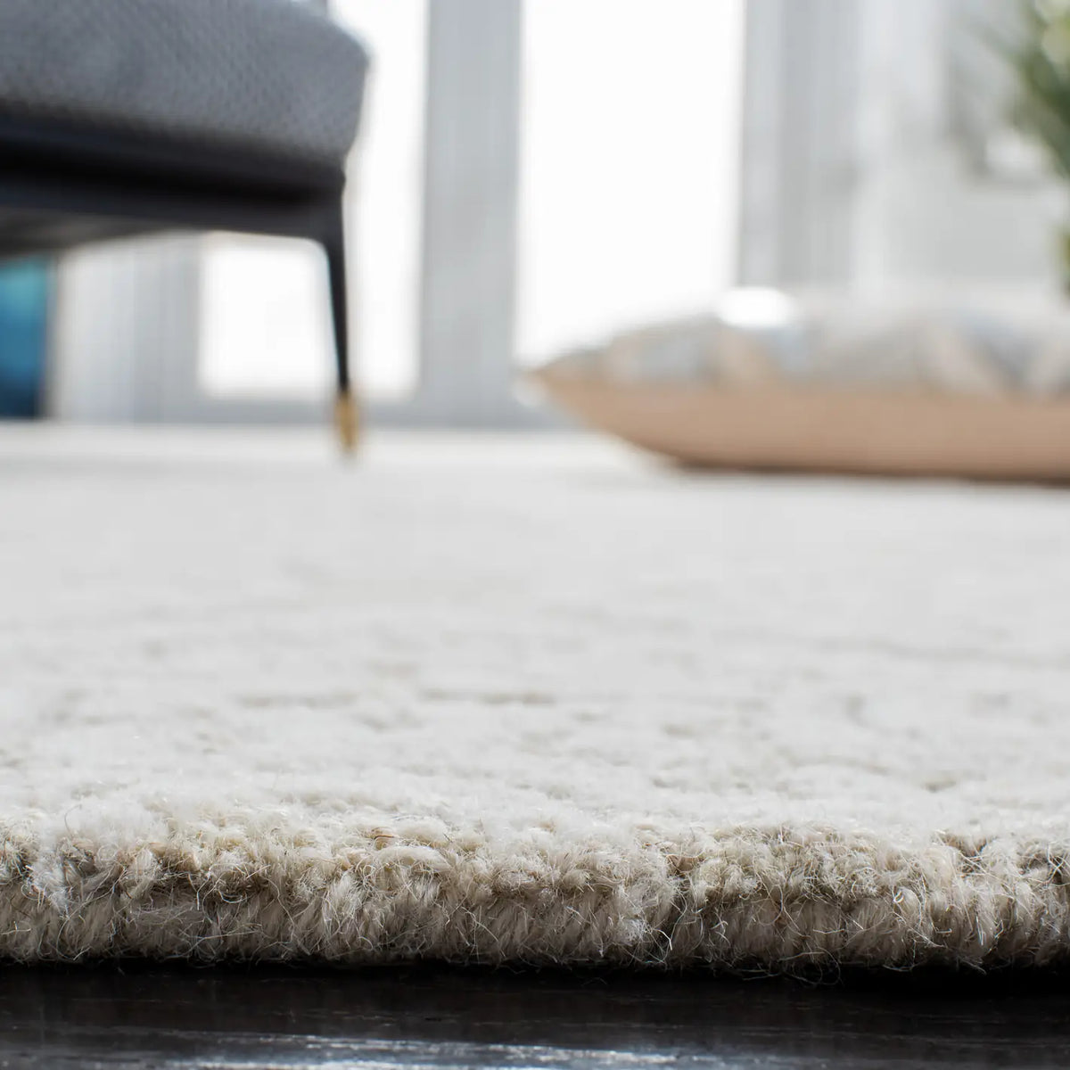 Safavieh Metro 4'-0" x 6'-0" Rug in Light Brown / Ivory