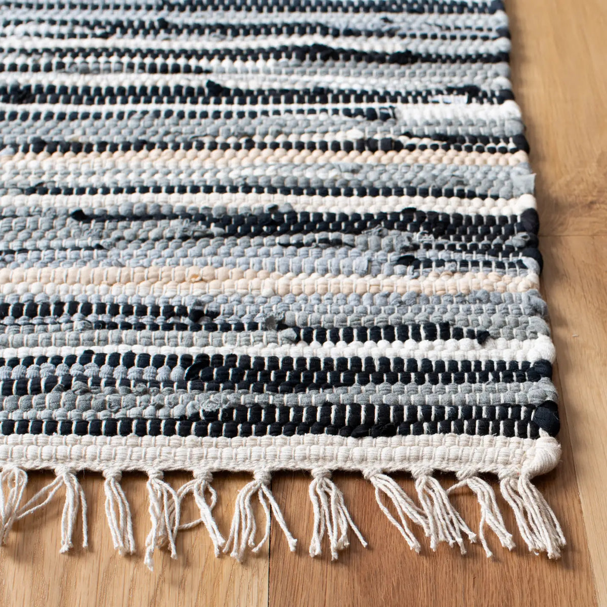 Safavieh Rag Rug 4'-0" x 6'-0" Rug in Black / Multi