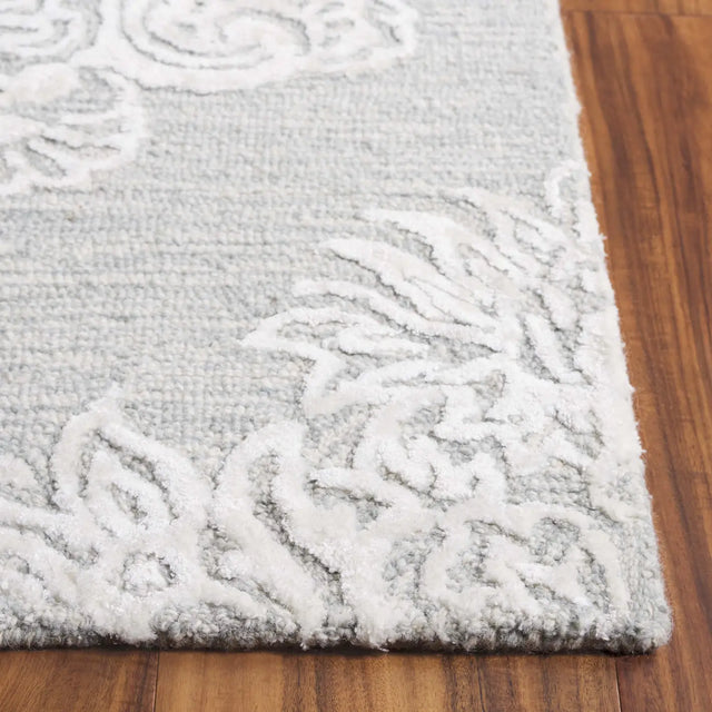 Safavieh Glamour 4'-0" x 6'-0" Rug in Light Blue / Ivory