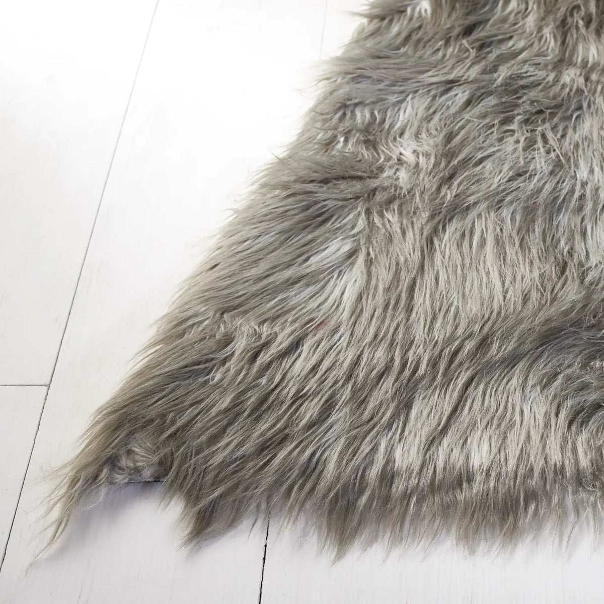 Safavieh Faux Sheep Skin 5'-0" x 8'-0" Rug in Dark Grey