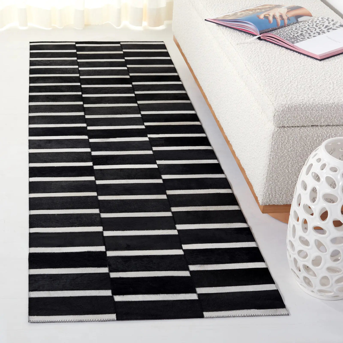 Safavieh Studio Leather 2'-3" x 7'-0" Rug in Black / Beige