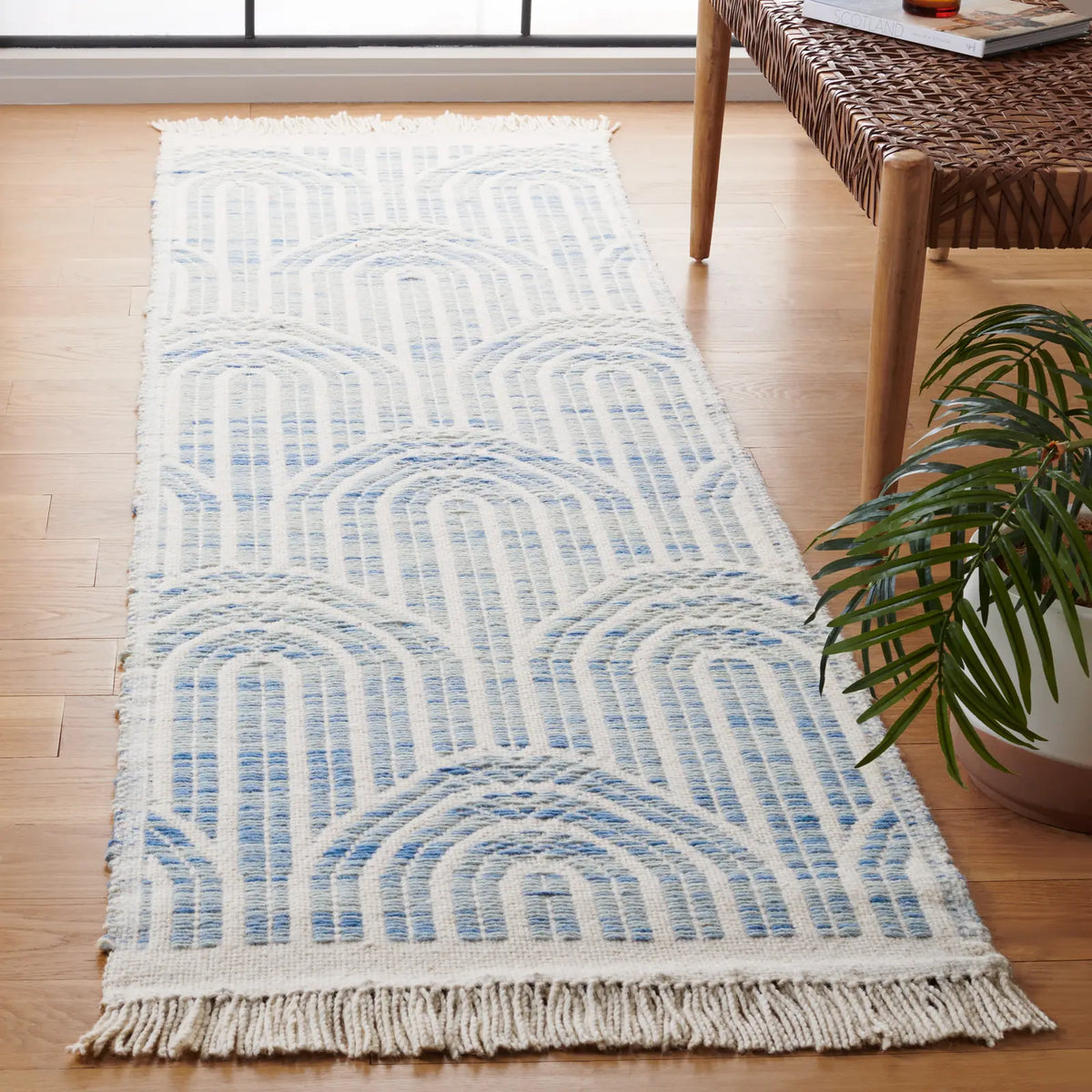 Safavieh Kilim 2'-3" x 8'-0" Rug in Blue / Ivory