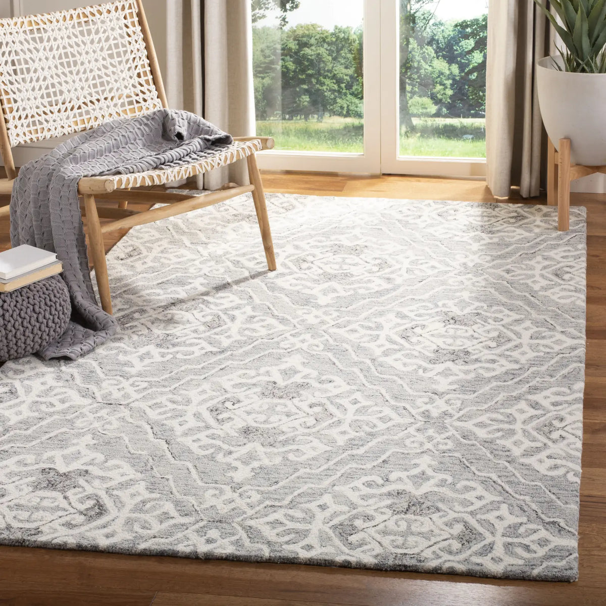 Safavieh Micro-Loop 4'-0" x 6'-0" Rug in Grey / Ivory