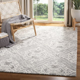 Safavieh Micro-Loop 4'-0" x 6'-0" Rug in Grey / Ivory