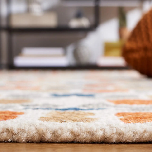 Safavieh Aspen 4'-0" x 6'-0" Rug in Ivory / Grey