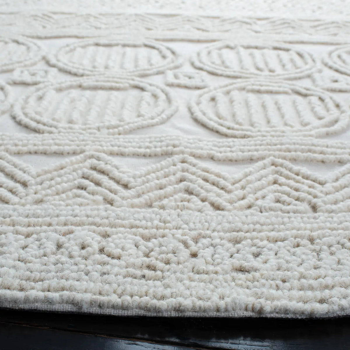 Safavieh Trace 6'-6" x 6'-6" Rug in Ivory
